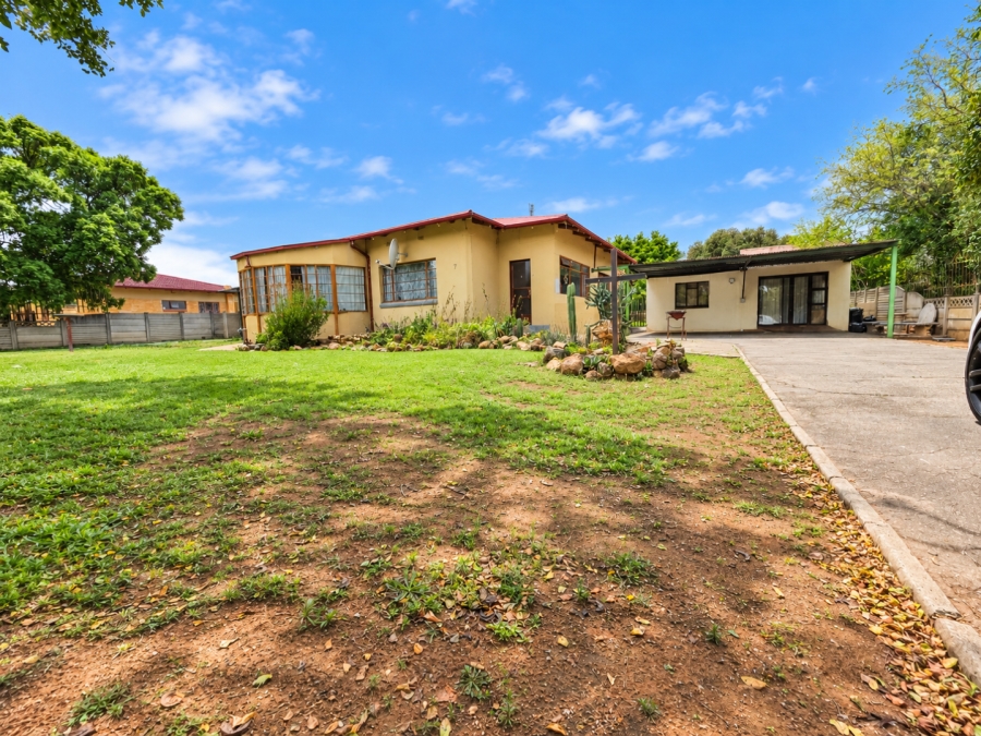 To Let 3 Bedroom Property for Rent in Freemanville North West